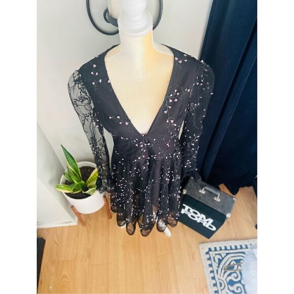 HELSI Ella Embroidered Long Sleeve Deep V-Neck Midi Dress, Black, XL, 12/14, NWT - Picture 4 of 17